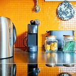 Sunny Renovated With Ac, By Timecooler Апартаменты