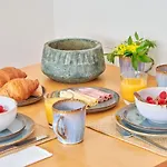 Sunny Renovated With Ac, By Timecooler Апартаменты *