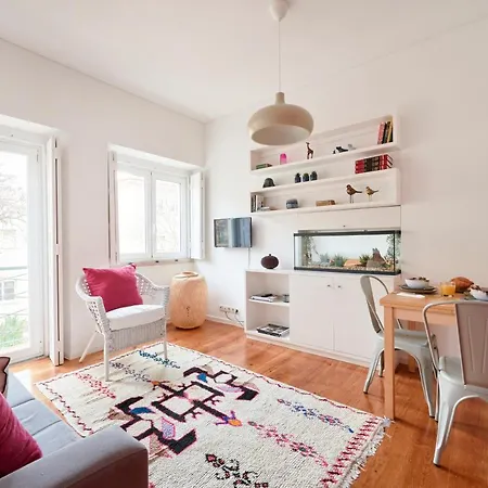 Apartment Sunny Renovated With Ac, By Timecooler Lisbon