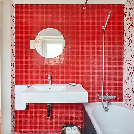 Апартаменты Sunny Renovated With Ac, By Timecooler