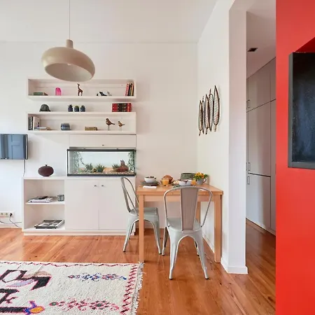 Sunny Renovated With Ac, By Timecooler * Лісабон