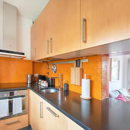 Apartment Sunny Renovated With Ac, By Timecooler Lisbon