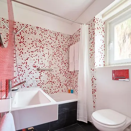 Апартаменти Sunny Renovated With Ac, By Timecooler