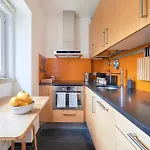 Sunny Renovated With Ac, By Timecooler Lissabon